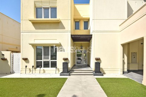 Вилла в Meadows, Дубай, 4 спальни, 353м², № 44738