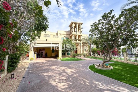 Villa in Jumeirah Islands, Dubai 4 bedrooms, 491 sq.m. № 44737