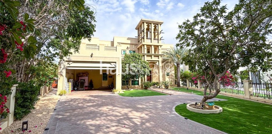 Villa in Jumeirah Islands, Dubai 4 bedrooms, 491 sq.m. № 44737