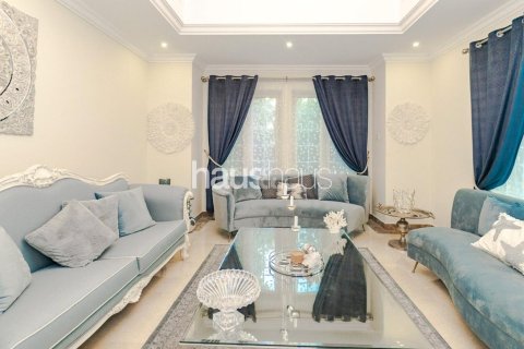 Villa in Jumeirah Islands, Dubai 4 bedrooms, 491 sq.m. № 44737 - photo 2