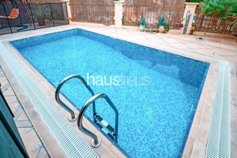 Villa in Jumeirah Islands, Dubai 4 bedrooms, 491 sq.m. № 44737 - photo 15