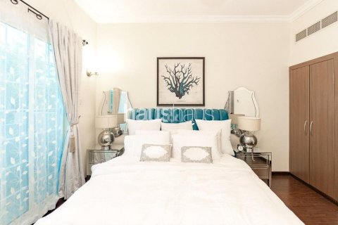 Villa in Jumeirah Islands, Dubai 4 bedrooms, 491 sq.m. № 44737 - photo 11