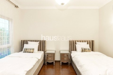 Villa in Jumeirah Islands, Dubai 4 bedrooms, 491 sq.m. № 44737 - photo 10