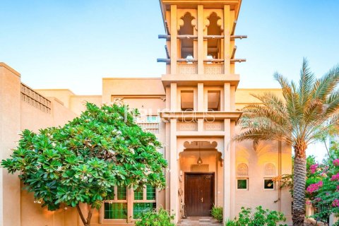 Villa in Jumeirah Islands, Dubai 4 bedrooms, 491 sq.m. № 44737 - photo 17