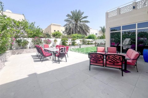 Villa en Meadows, Dubai, 4 dormitorios, 376 m², № 44735 - foto 14