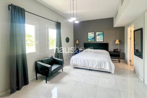 Villa en Meadows, Dubai, 4 dormitorios, 376 m², № 44735 - foto 3
