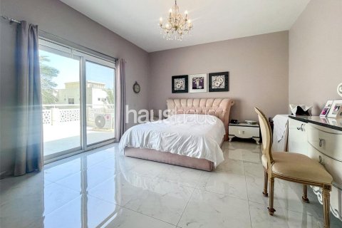 Villa en Meadows, Dubai, 4 dormitorios, 376 m², № 44735 - foto 2