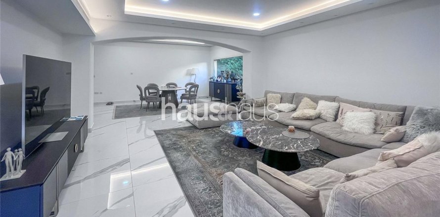 Villa in Meadows, Dubai 4 bedrooms, 381 sq.m. № 44736