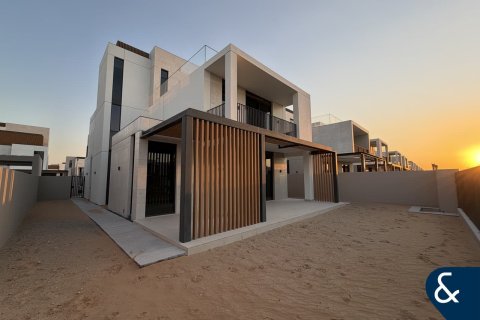Villa in Arabian Ranches 3, Dubai 4 bedrooms, 431 sq.m. № 88571 - photo 2