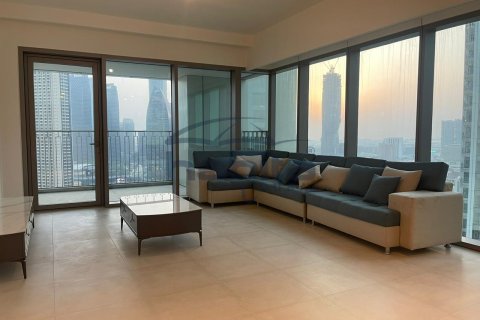 Снять в аренду квартиру в Downtown Views II, Даунтаун Дубай (Даунтаун Бурдж Дубай), Дубай: 3 спальни, 151.2м², № 7692 - фото 2