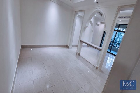 Снять в аренду квартиру в Даунтаун Дубай (Даунтаун Бурдж Дубай), Дубай: 2 спальни, 135м², № 103818 - фото 16
