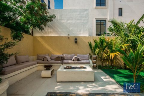 Villa en Al Quoz, Dubai, 4 dormitorios, 334 m², № 103798 - foto 11
