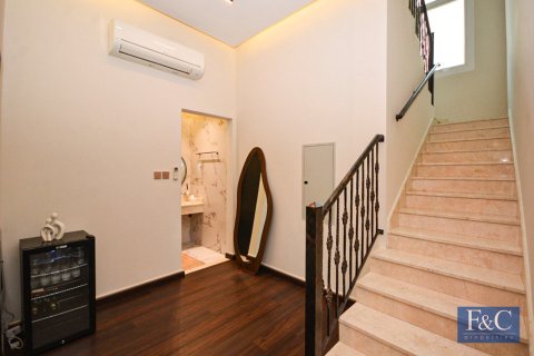 Villa en Al Quoz, Dubai, 4 dormitorios, 334 m², № 103798 - foto 12