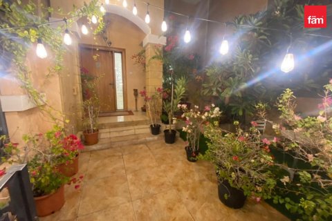 Villa in Dubai 4 bedrooms, 141.6 sq.m. № 115777 - photo 18
