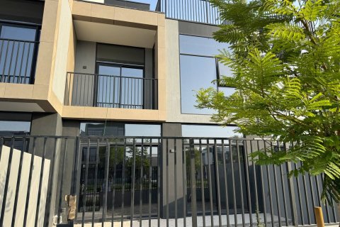 Villa in Mudon, Dubai 4 bedrooms, 279 sq.m. № 123808 - photo 7