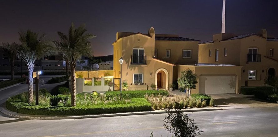 Villa in Dubai 5 bedrooms, 514 sq.m. № 112026
