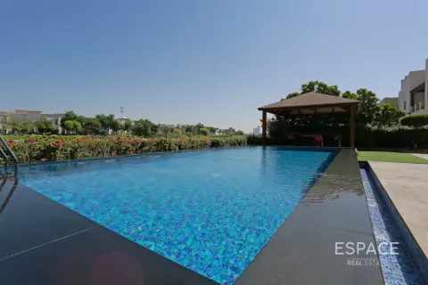 Villa in Meadows, Dubai 5 bedrooms, 655 sq.m. № 122629