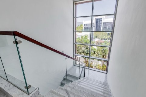 Villa à Dubai, 5 chambres, 826.83 m², № 37998 - photo 3