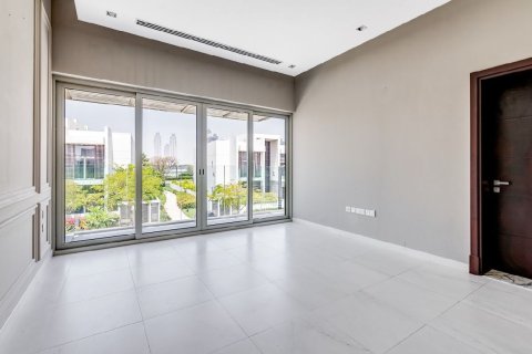 Villa à Dubai, 5 chambres, 826.83 m², № 37998 - photo 4