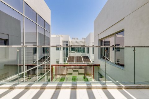 Villa à Dubai, 5 chambres, 826.83 m², № 37998 - photo 6