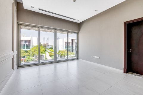 Villa à Dubai, 5 chambres, 826.83 m², № 37998