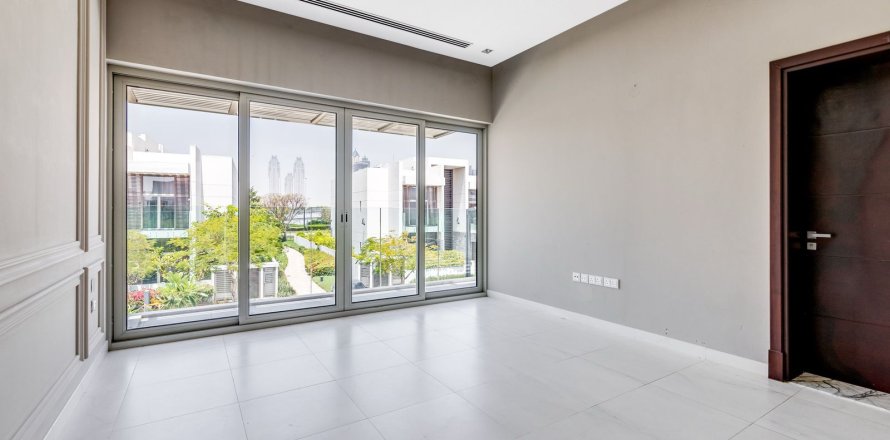 Villa à Dubai, 5 chambres, 826.83 m², № 37998