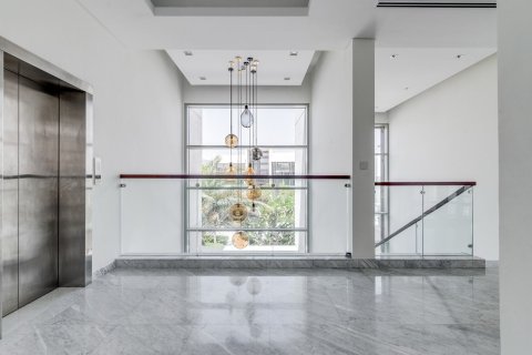 Villa à Dubai, 5 chambres, 826.83 m², № 37998 - photo 9