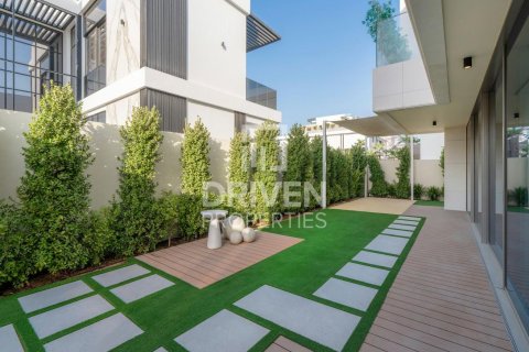 Villa in La Mer, Jumeirah, Dubai 5 bedrooms, 585.29 sq.m. № 136788