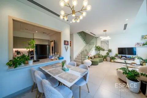 Townhouse in Al Furjan, Dubai 3 bedrooms, 244 sq.m. № 122292