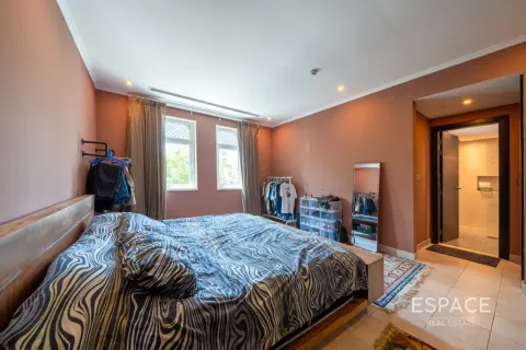 Villa in Regional, Jumeirah Park, Dubai 5 bedrooms, 436 sq.m. № 122295 - photo 8