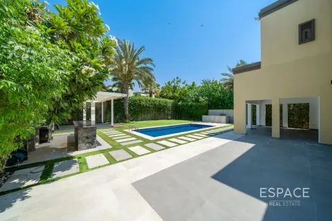 Villa in Regional, Jumeirah Park, Dubai 5 bedrooms, 436 sq.m. № 122295 - photo 4