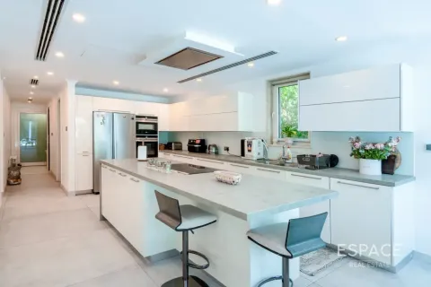 Villa in Regional, Jumeirah Park, Dubai 5 bedrooms, 436 sq.m. № 122295 - photo 16