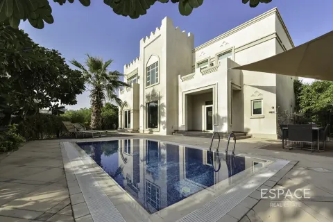 Villa en Jumeirah Islands, Dubai, 4 dormitorios, 492 m², № 122294