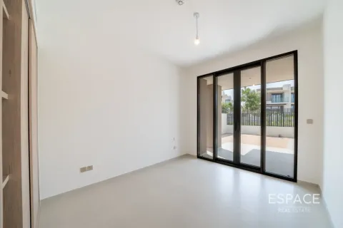 Villa in Jebel Ali, Dubai 4 bedrooms, 395 sq.m. № 122291 - photo 11