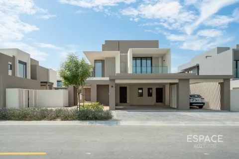 Villa in Jebel Ali, Dubai 4 bedrooms, 395 sq.m. № 122291 - photo 2
