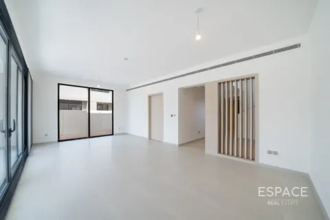 Villa in Jebel Ali, Dubai 4 bedrooms, 395 sq.m. № 122291 - photo 15