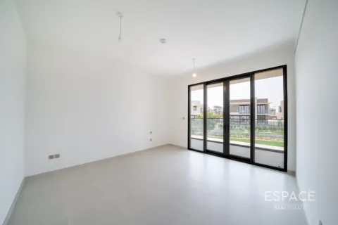 Villa in Jebel Ali, Dubai 4 bedrooms, 395 sq.m. № 122291 - photo 6