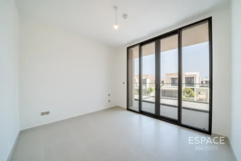 Villa in Jebel Ali, Dubai 4 bedrooms, 395 sq.m. № 122291 - photo 8