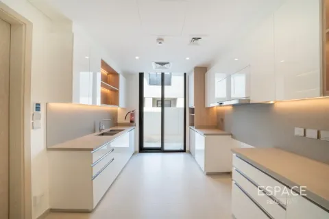 Villa in Jebel Ali, Dubai 4 bedrooms, 395 sq.m. № 122291 - photo 13