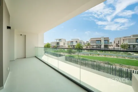 Villa in Jebel Ali, Dubai 4 bedrooms, 395 sq.m. № 122291 - photo 4