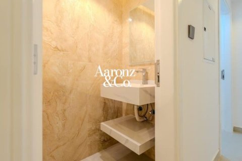 Apartment in Barsha Heights (Tecom), Dubai 2 bedrooms, 110 sq.m. № 139559 - photo 18