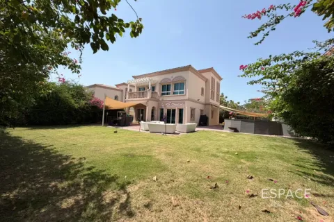 Villa à Jumeirah Village Triangle, Dubai, 2 chambres, 278 m², № 122830