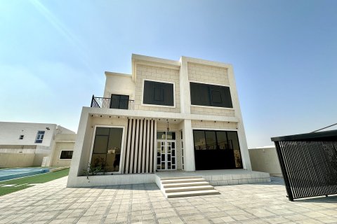 Снять в аренду виллу в Nadd Al Sheba, Дубай: 5 спален, 1350м², № 37737 - фото 26