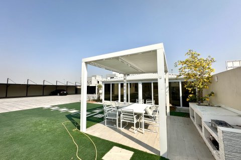 Снять в аренду виллу в Nadd Al Sheba, Дубай: 5 спален, 1350м², № 37737 - фото 28
