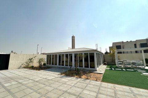 Снять в аренду виллу в Nadd Al Sheba, Дубай: 5 спален, 1350м², № 37737 - фото 25
