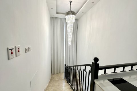 Снять в аренду виллу в Nadd Al Sheba, Дубай: 5 спален, 1350м², № 37737 - фото 10