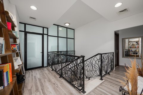 Adosado en Motor City, Dubai, 3 dormitorios, 306.79 m², № 141147 - foto 10