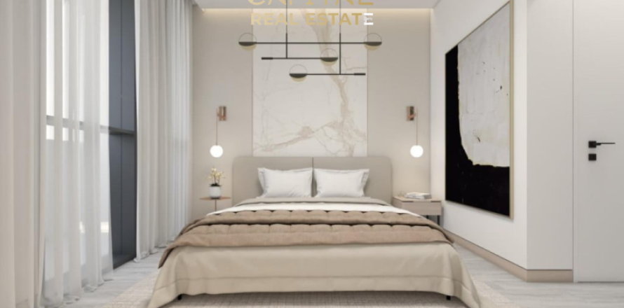 Apartment in Dubai 3 bedrooms, 1800 sq.m. № 37352