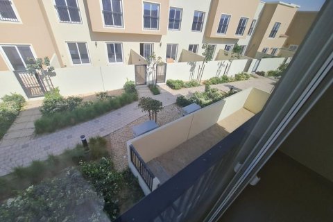Adosado en Amaranta, Dubai Land, Dubai, 4 dormitorios, 2476 m², № 766 - foto 6