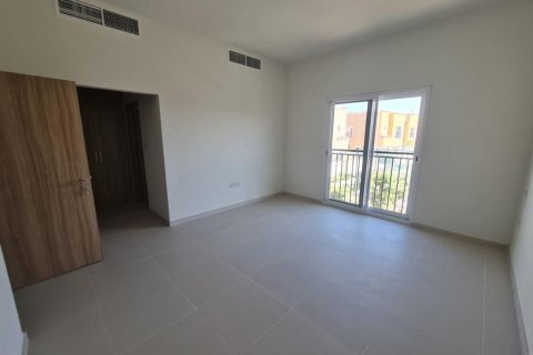 Adosado en Amaranta, Dubai Land, Dubai, 4 dormitorios, 2476 m², № 766 - foto 2